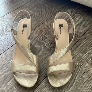 Leather sandal with heel